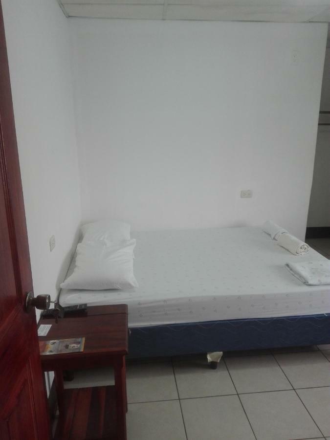 Hostal Don Frank San Carlos Bagian luar foto