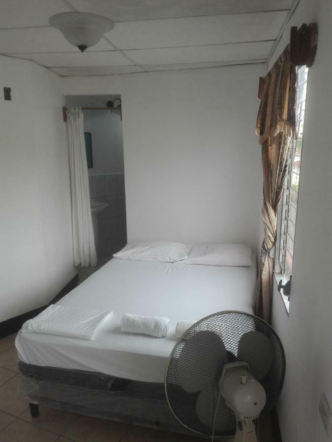 Hostal Don Frank San Carlos Bagian luar foto